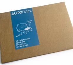 Petite voiture solaire en carton